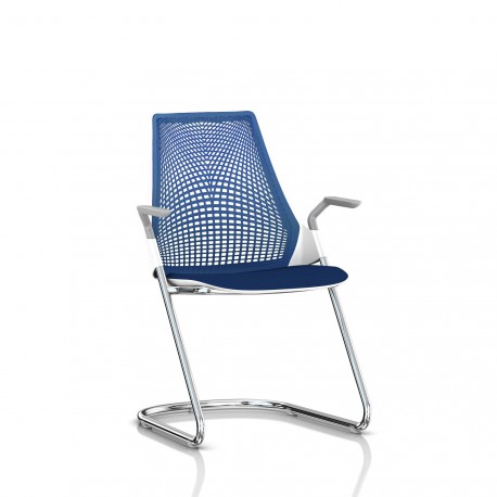 Chaise visiteur Sayl Side Chair Herman Miller Chrome / Dossier Suspension Berry Blue / Assise Tissu Scuba